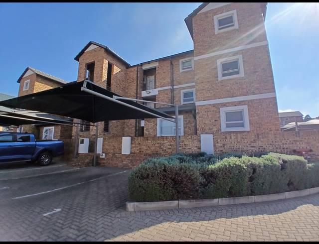 2 BEDROOM TOWNHOUSE FOR SALE IN ALBEMARLE